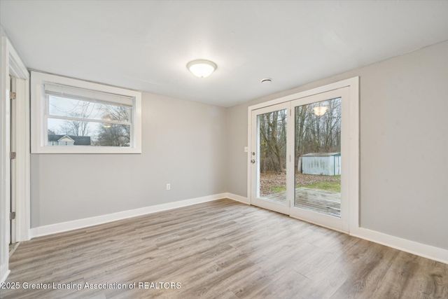 5424 S Waverly Road, Lansing, MI 48911