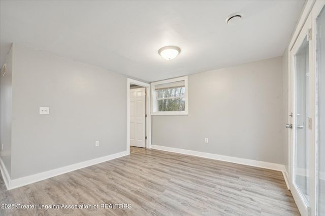 5424 S Waverly Road, Lansing, MI 48911