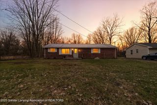 5424 S Waverly Road, Lansing, MI 48911