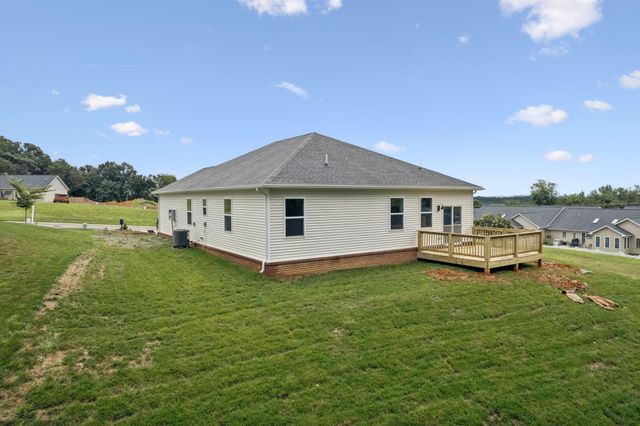 15 RIVER OAK DR, Staunton, VA 24401