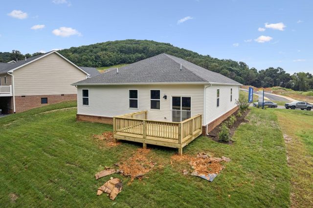 15 RIVER OAK DR, Staunton, VA 24401