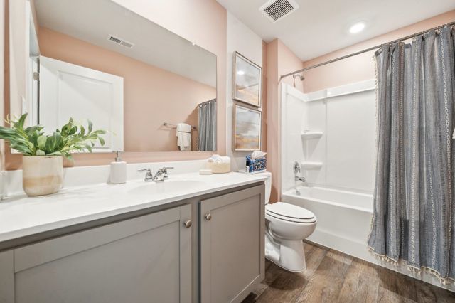 15 RIVER OAK DR, Staunton, VA 24401