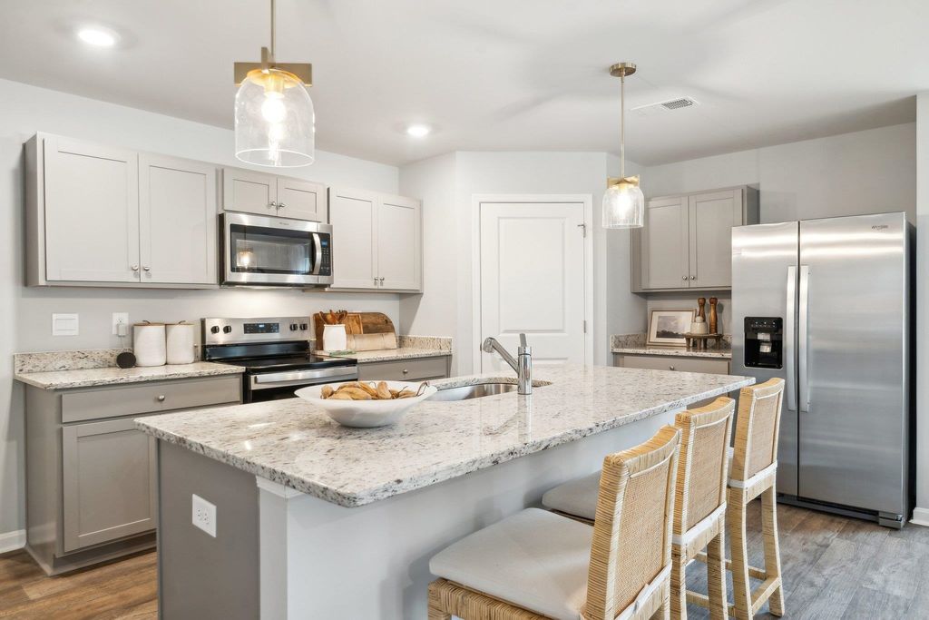 15 RIVER OAK DR, Staunton, VA 24401