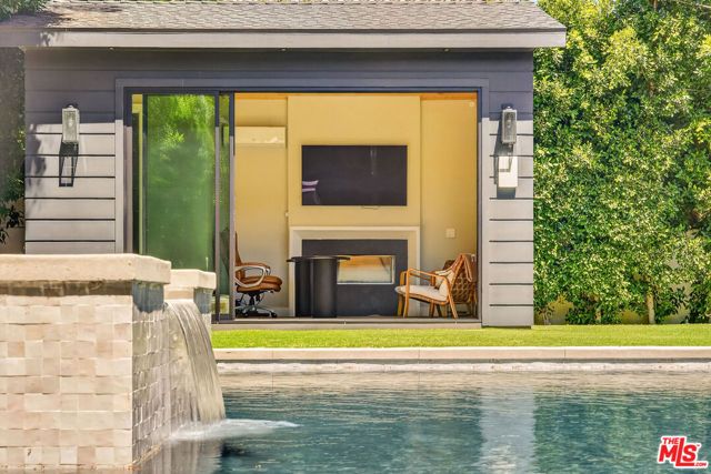 14713 Huston Street, Los Angeles, CA 91403