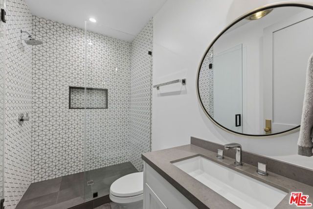 14713 Huston Street, Los Angeles, CA 91403