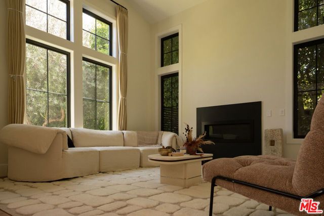 14713 Huston Street, Los Angeles, CA 91403