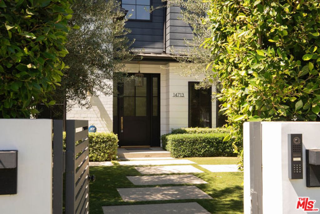 14713 Huston Street, Los Angeles, CA 91403