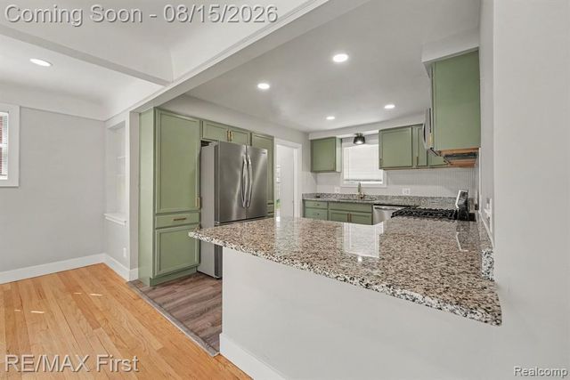 21643 Visnaw Street, Saint Clair Shores, MI 48081