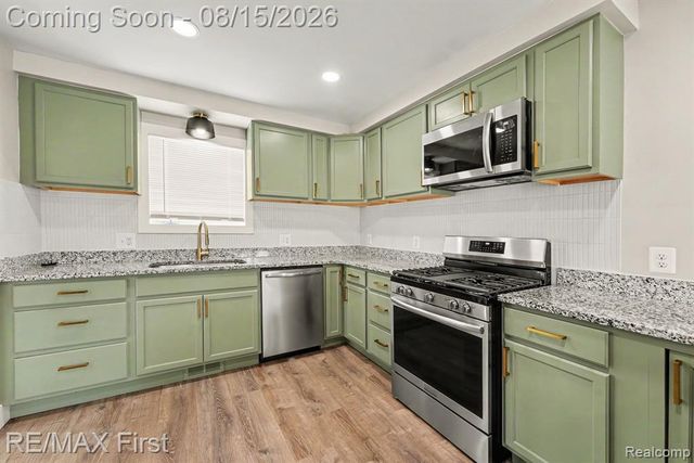 21643 Visnaw Street, Saint Clair Shores, MI 48081