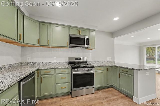 21643 Visnaw Street, Saint Clair Shores, MI 48081