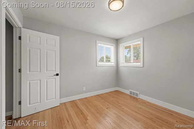 21643 Visnaw Street, Saint Clair Shores, MI 48081