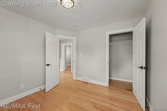 21643 Visnaw Street, Saint Clair Shores, MI 48081