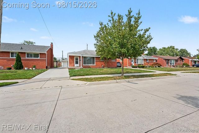 21643 Visnaw Street, Saint Clair Shores, MI 48081