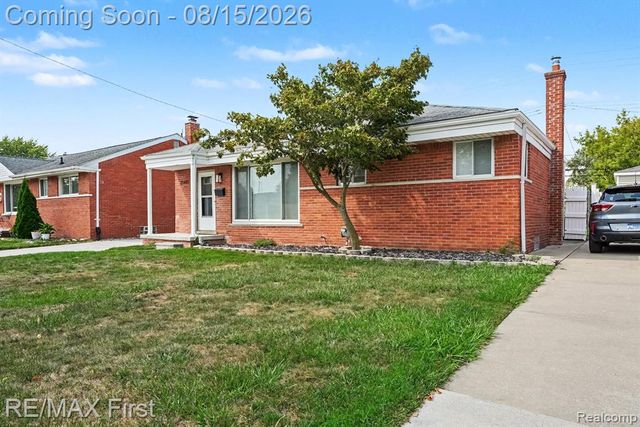21643 Visnaw Street, Saint Clair Shores, MI 48081