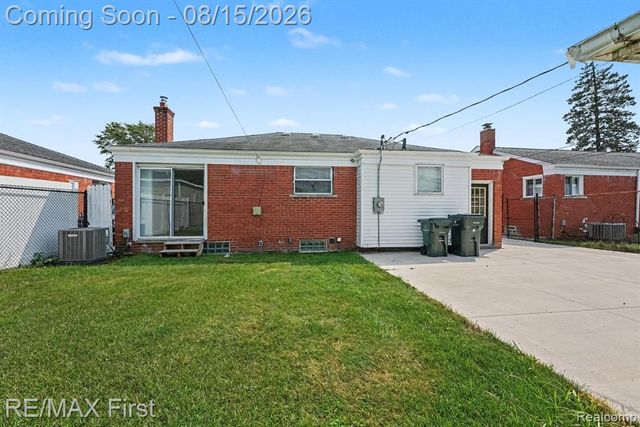21643 Visnaw Street, Saint Clair Shores, MI 48081