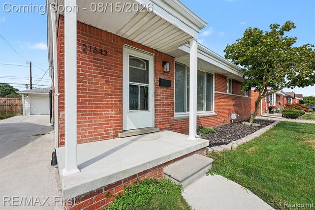 21643 Visnaw Street, Saint Clair Shores, MI 48081