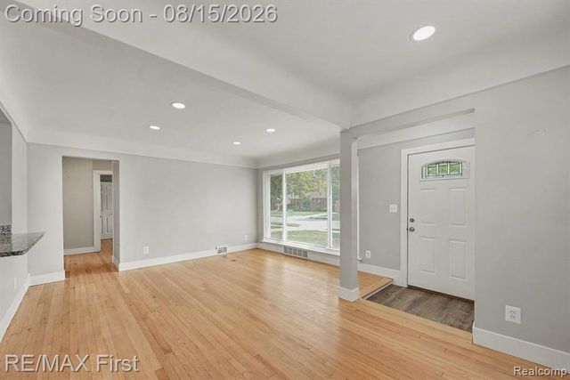 21643 Visnaw Street, Saint Clair Shores, MI 48081
