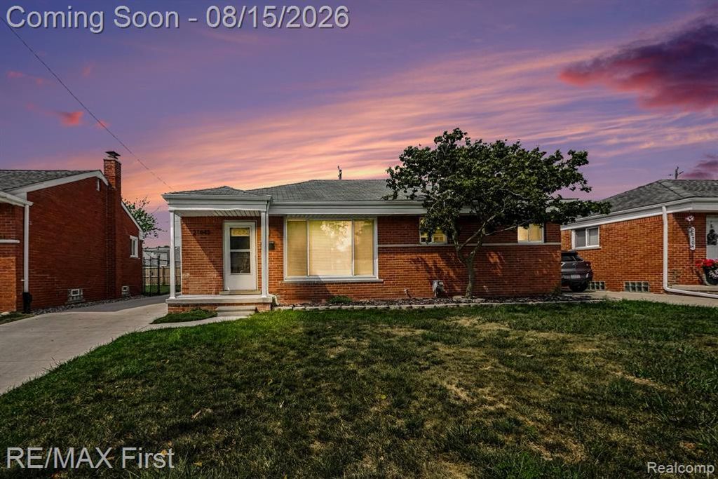 21643 Visnaw Street, Saint Clair Shores, MI 48081