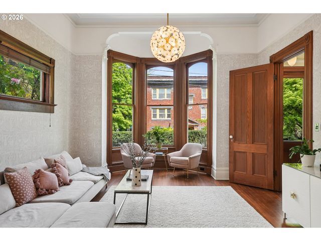 2234 Nw JOHNSON St, Portland, OR 97210