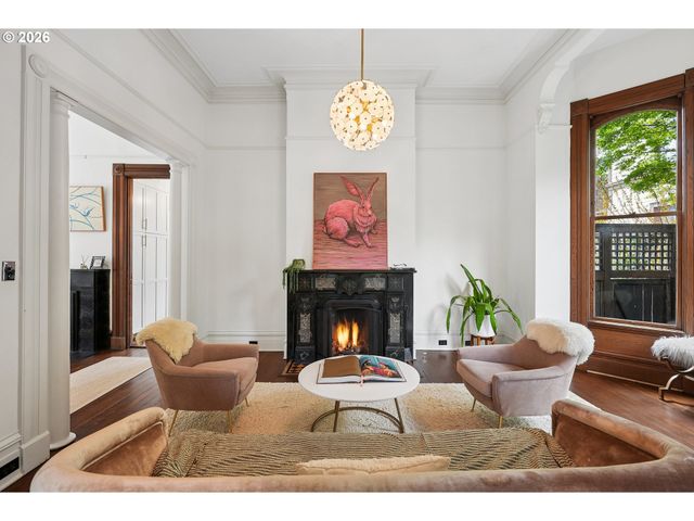 2234 Nw JOHNSON St, Portland, OR 97210