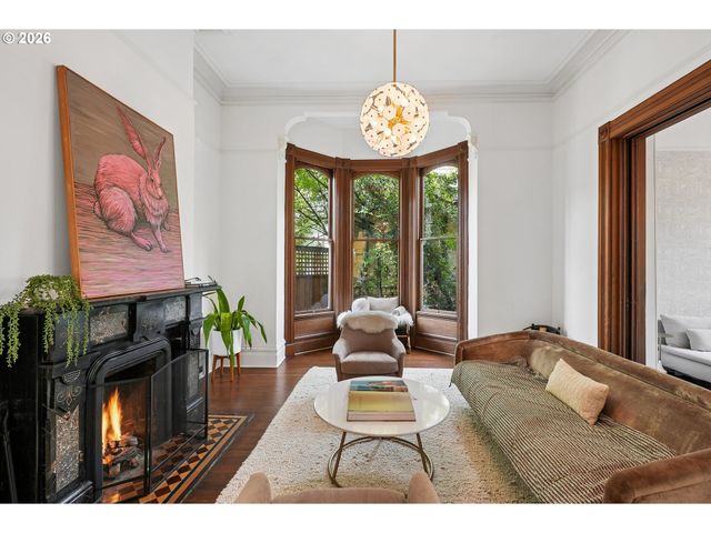 2234 Nw JOHNSON St, Portland, OR 97210