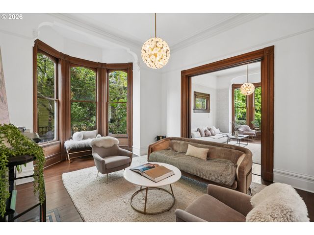 2234 Nw JOHNSON St, Portland, OR 97210