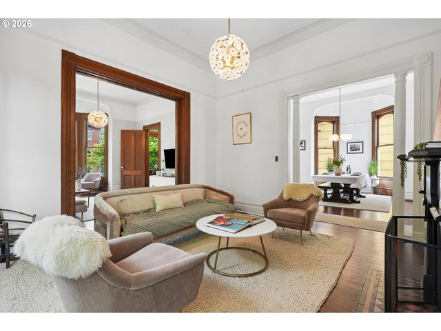 2234 Nw JOHNSON St, Portland, OR 97210