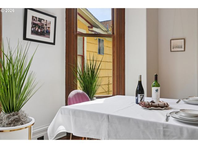 2234 Nw JOHNSON St, Portland, OR 97210