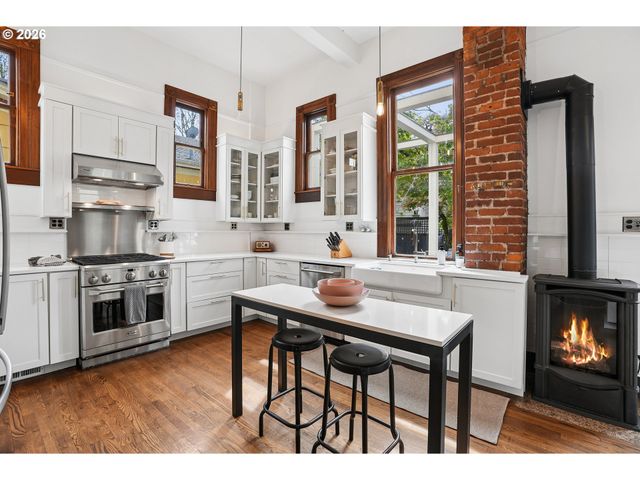 2234 Nw JOHNSON St, Portland, OR 97210