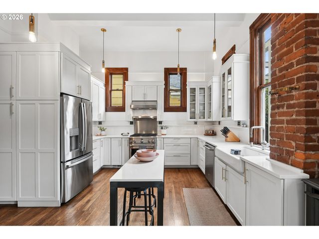 2234 Nw JOHNSON St, Portland, OR 97210