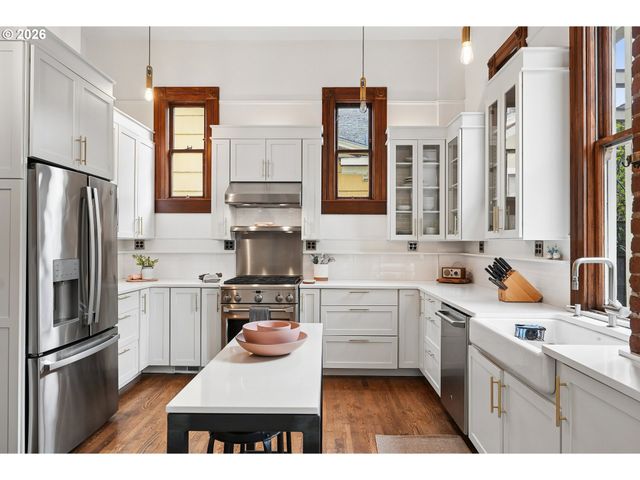 2234 Nw JOHNSON St, Portland, OR 97210