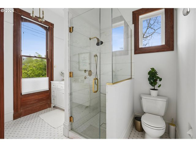 2234 Nw JOHNSON St, Portland, OR 97210