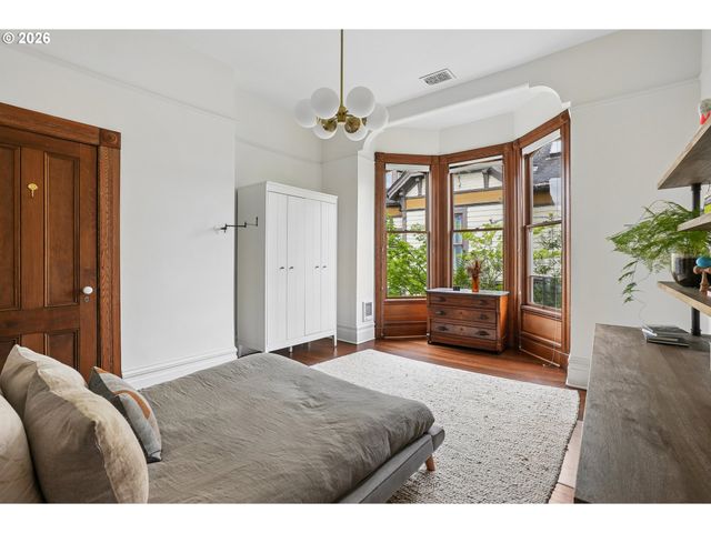 2234 Nw JOHNSON St, Portland, OR 97210