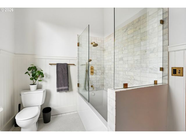 2234 Nw JOHNSON St, Portland, OR 97210