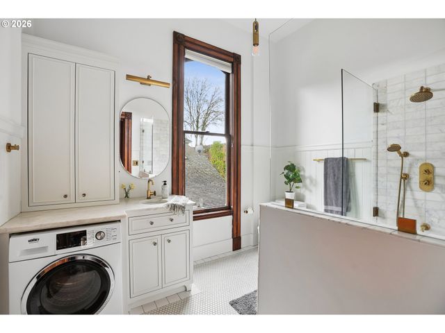 2234 Nw JOHNSON St, Portland, OR 97210