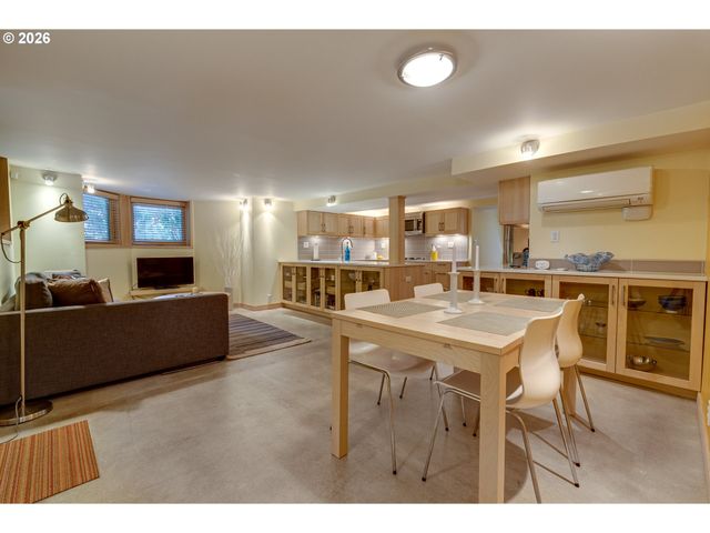 2234 Nw JOHNSON St, Portland, OR 97210