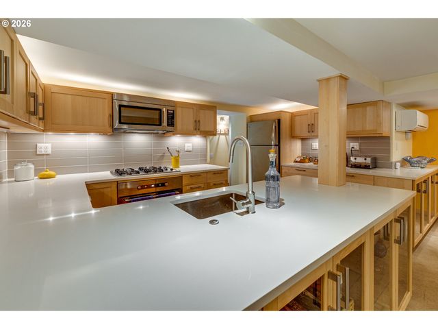 2234 Nw JOHNSON St, Portland, OR 97210