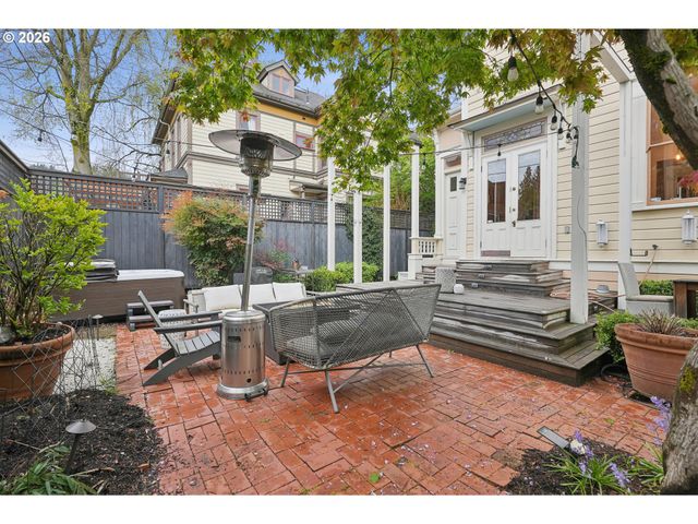 2234 Nw JOHNSON St, Portland, OR 97210