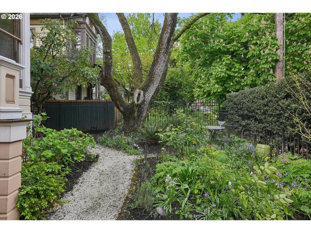 2234 Nw JOHNSON St, Portland, OR 97210