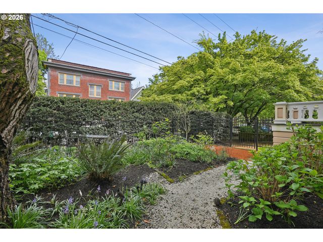 2234 Nw JOHNSON St, Portland, OR 97210