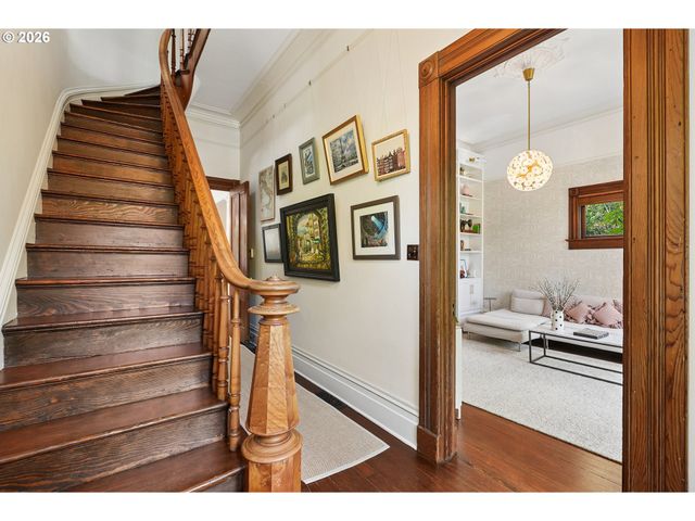 2234 Nw JOHNSON St, Portland, OR 97210