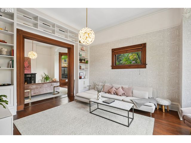 2234 Nw JOHNSON St, Portland, OR 97210