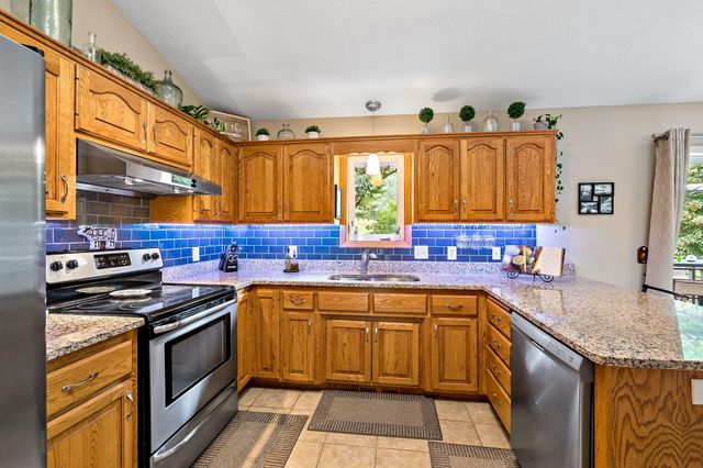 842 Sterling Street S, Maplewood, MN 55119
