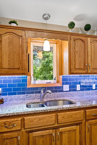 842 Sterling Street S, Maplewood, MN 55119