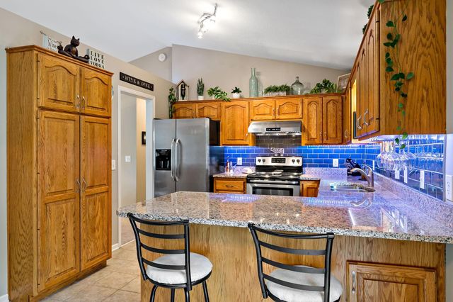 842 Sterling Street S, Maplewood, MN 55119