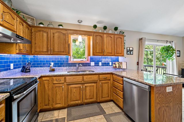 842 Sterling Street S, Maplewood, MN 55119