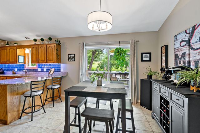 842 Sterling Street S, Maplewood, MN 55119