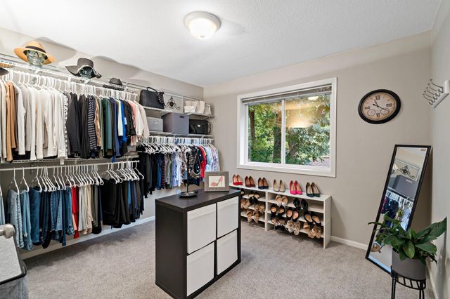 842 Sterling Street S, Maplewood, MN 55119