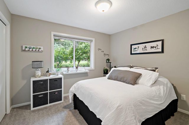 842 Sterling Street S, Maplewood, MN 55119