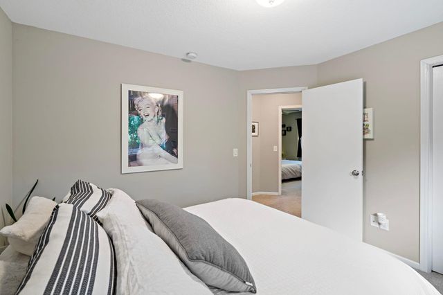 842 Sterling Street S, Maplewood, MN 55119